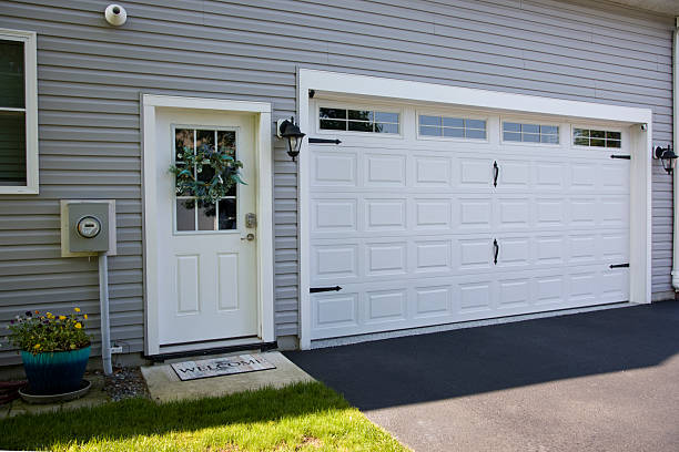 24/7 Emergency Garage Door Maintenance experts in Wallingford Center, CT